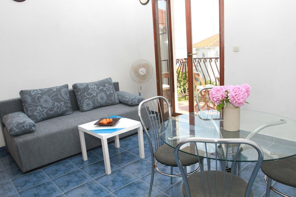 Apartments Sanader Okrug Gornji Room photo