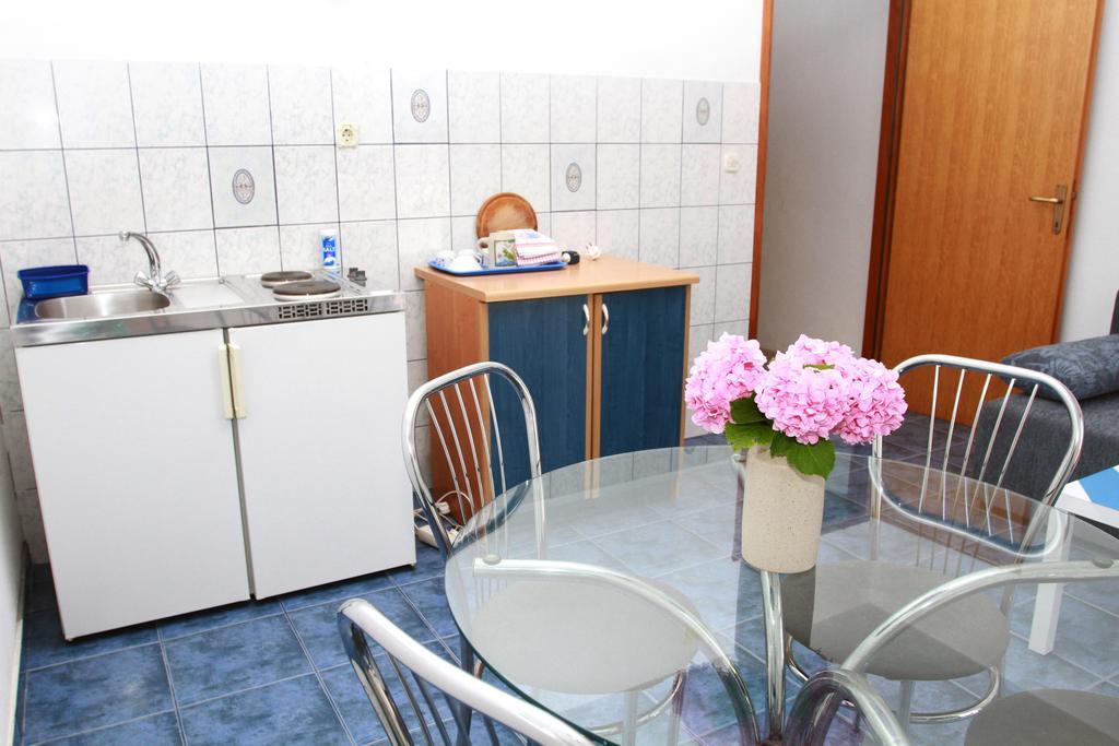 Apartments Sanader Okrug Gornji Room photo