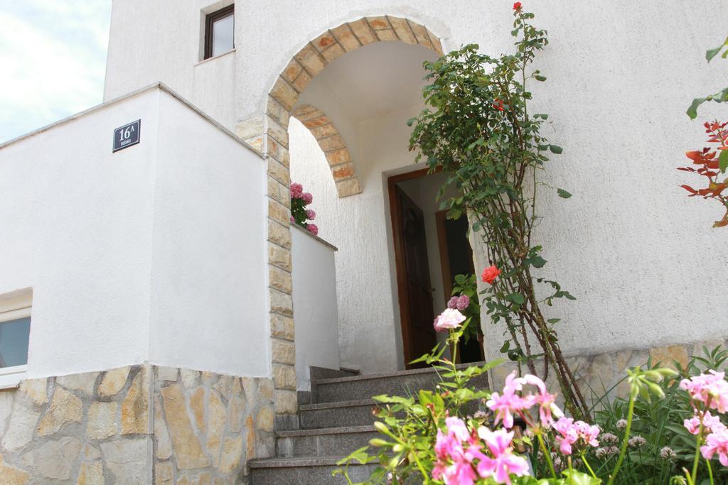 Apartments Sanader Okrug Gornji Exterior photo