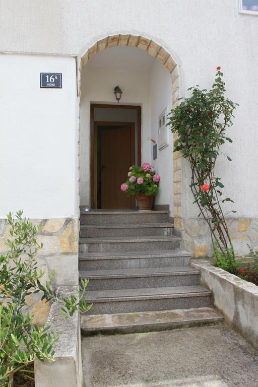 Apartments Sanader Okrug Gornji Exterior photo