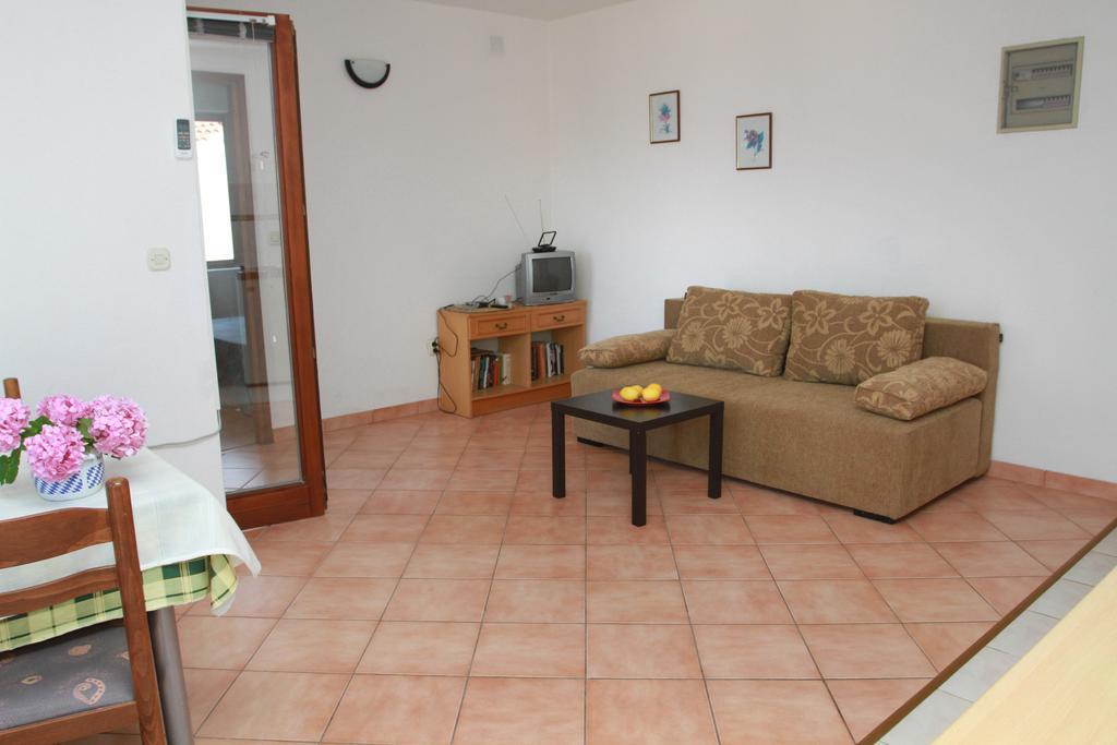 Apartments Sanader Okrug Gornji Room photo